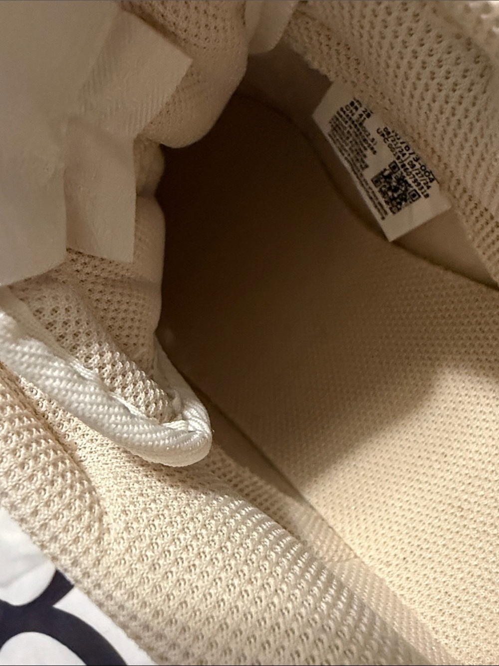 NWT!! Nike Low-Top Sneakers in Cream and Off-White - Picture 4 of 8